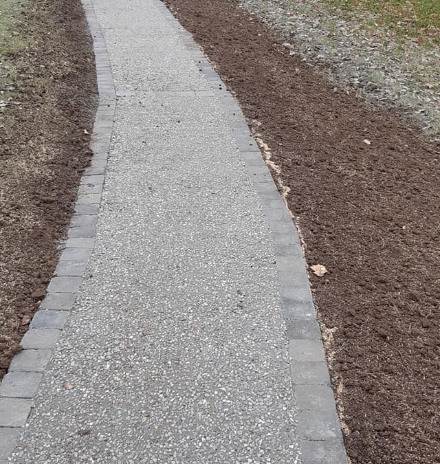 Ce Chantier d’une allée en béton désactivé réalisé…